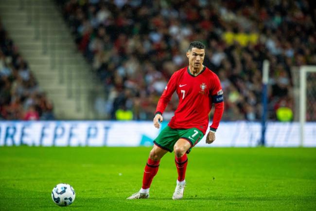 Ronaldo 39 tuổi vắng mặt FIFA Best 3 năm, Quả Bóng Vàng 2 năm liên tiếp