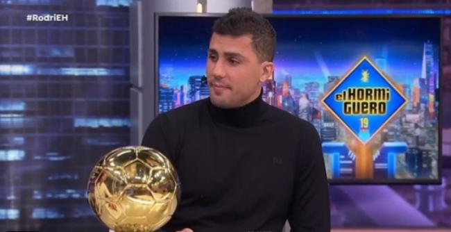 Rodri: Ronaldo nguy hiểm trong vòng cấm, Messi đe dọa khắp sân