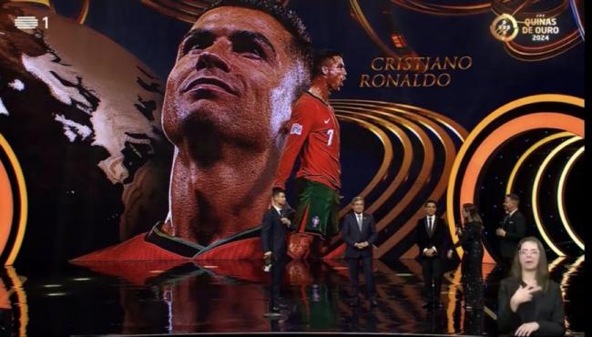 Cristiano Ronaldo nhận Lá chắn bạch kim, Chủ tịch LĐBĐ Bồ Đào Nha: Xứng đáng làm đại sứ