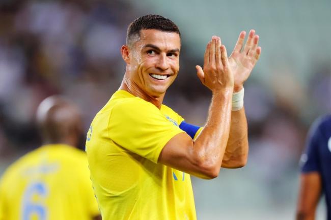 Bàn thắng đầu tiên ở giải đấu mùa này! Ronaldo 39 tuổi đánh đầu ghi bàn thắng thứ 50 trong sự nghiệp ở Saudi Arabia United.